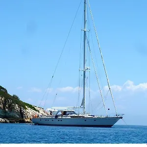 Botel Classic Sy Super Yacht In, Brugge